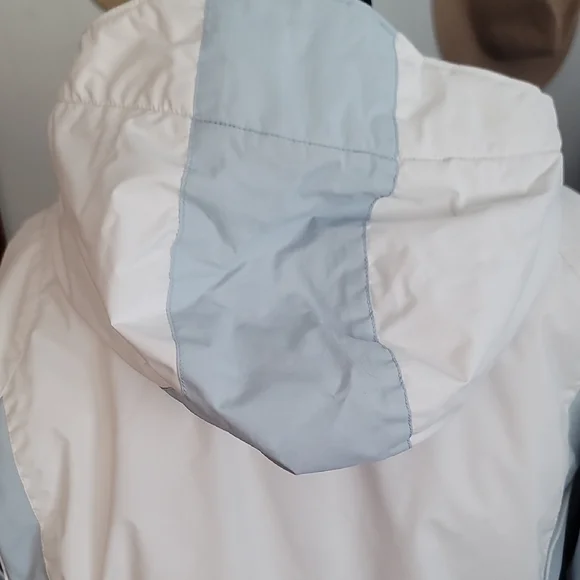 Columbia Women's White and Light Blue Ski Jacket - Picture 10 of 16